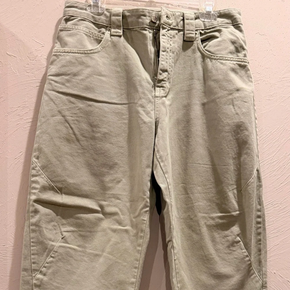 Zara light green barrel jeans baggy fit
T1 - Picture 1 of 9